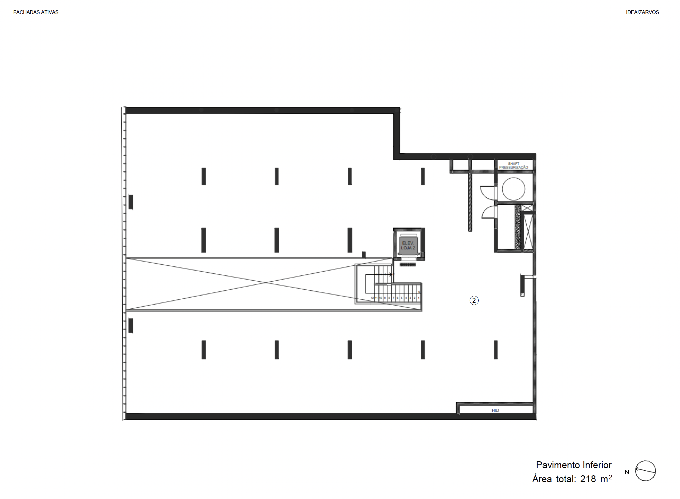 Pavimento superior, área de 218 m²